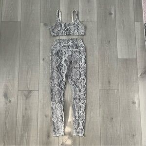 Alo Vapor Set Snakeskin Print